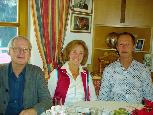 Agnes Viehhauser feierte ihren 80. Geburtstag und Pfarrer Egbert Piroth (li.) und Bürgermeister Johann Rohrmoser﻿ feierten mit. | Foto: Gemeindeamt Großarl