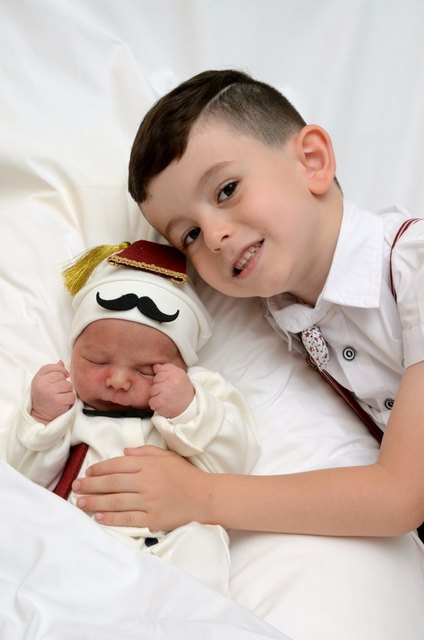 Enes Datum: 30.5.2017 Eltern: Emina und Yüksel Özdemir Geburtsort: LKH Graz Größe: 52 cm Gewicht: 3660 g | Foto: babysmile