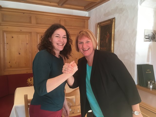 Ingrid Felipe und Helga Krismer (re.) in Wörgl. | Foto: Grüne