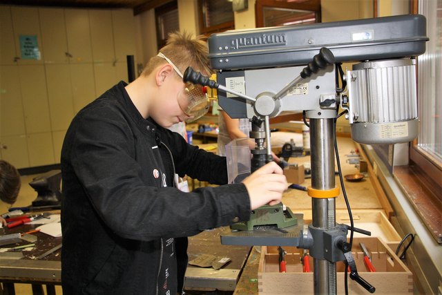 Schüler der PTS Hitzendorf zeigen, was in ihrer Schule an Ausbildung möglich ist. | Foto: Edith Ertl