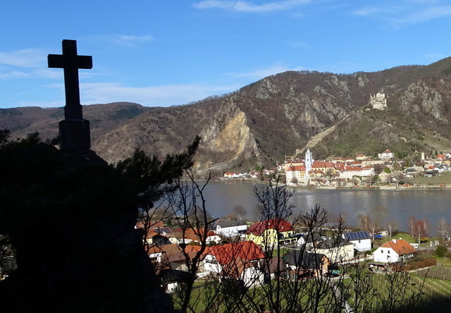 Felsnadel oberhalb von Rossatzbach mit großartigem Blick auf Dürnstein