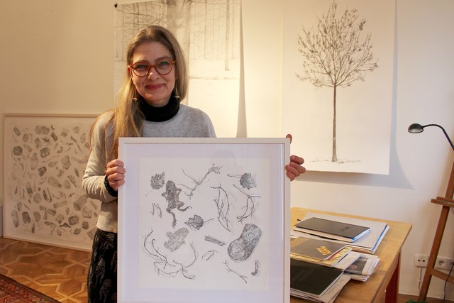 Emma Kersten Weymayr liebt Fundsachen, die sie in Originalgröße mit dem Bleistift zu Papier bringt