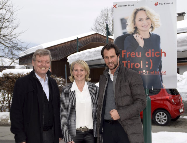 Johann Schweigkofler (Bgm. Oberndorf), Claudia Hagsteiner (Spitzenkanditatin SPÖ Bezirk) und Georg Dornauer (GVV-Tirol-Vorsitzender).