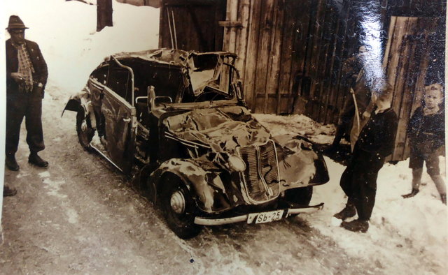 Das kaputte Auto des Oberstraßenmeisters Franz Schur. | Foto: Gemeindechronik
