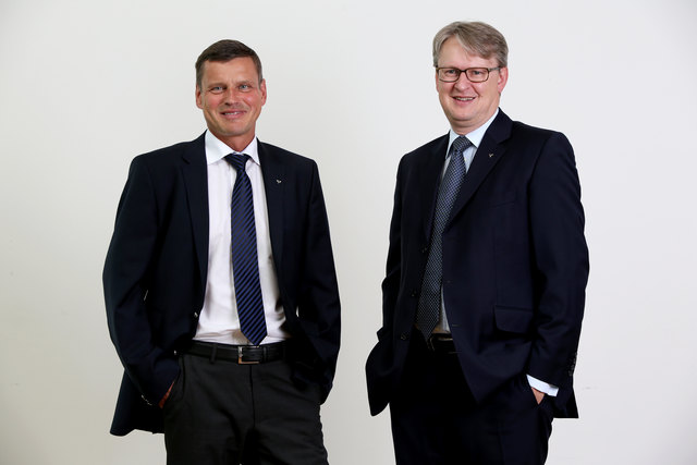 Die Volksbank Oberösterreich AG-Vorstände Richard Ecker und Andreas Pirkelbauer. Mit sechs Millionen Euro Betriebsergebnis im Jahr 2017 liege man deutlich über den Erwartungen. | Foto: Volker Weihbold