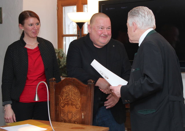 Endlich Konsulent: Landtagsabgeordnete Michaela Langer-Weninger, Norbert Blaichinger, Josef Pühringer. | Foto: Horst Hamedinger