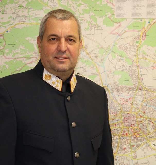 Chefinspektor Johann Zwetti von der Verkehrspolizei Klagenfurt kennt die Problematik der neuen Schikane in der Völkermarkter Straße: "Ich habe bereits das Land informiert. Sie prüfen nun, ob nicht nach Plan gebaut wurde."