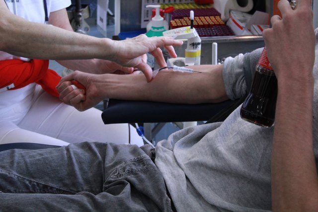 Die Nadeln sind gesetzt beim Blutspenden an der HAK Zell am See