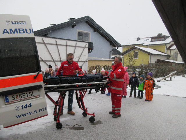 Sicherheitskräfte im Einsatz beim Kindergarten | Foto: Kindergarten Thalgau