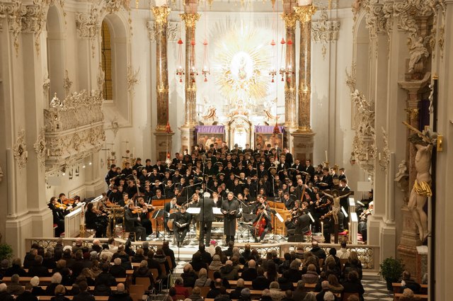 Die Wiltener Sängerknaben und die Academia Jacobus Stainer musizieren gemeinsam in der Basilika Wilten. | Foto: Sigl (Abdruck honorarfrei)