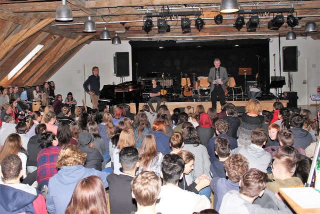 Der 100. Pausenfüller fand vor rund 280 Schülerinnen und Lehrerinnen statt.