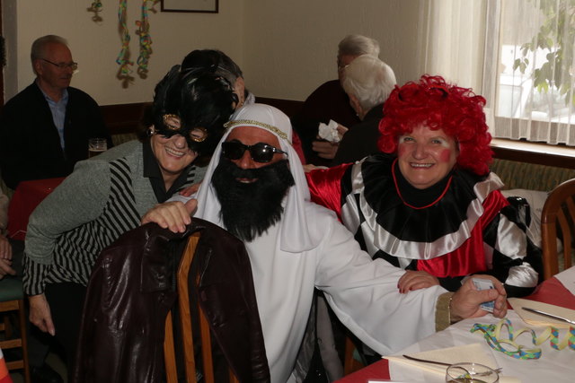 ein Erinnerungsfoto mit dem Scheich Al Ob Mann