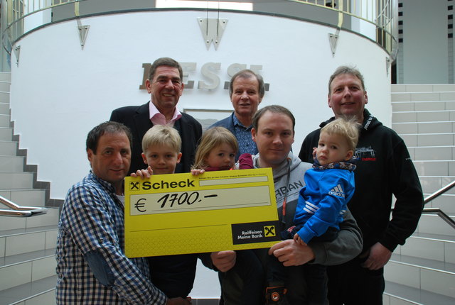 Harry Nessl, Willi Ramsbacher und Werner Brunner mit Harald Steiner und der Familie mit Marcus und den Kindern Fabio, Zoey und Nevio