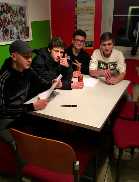 Die Jugendlich beim Stammtisch in Eferding.