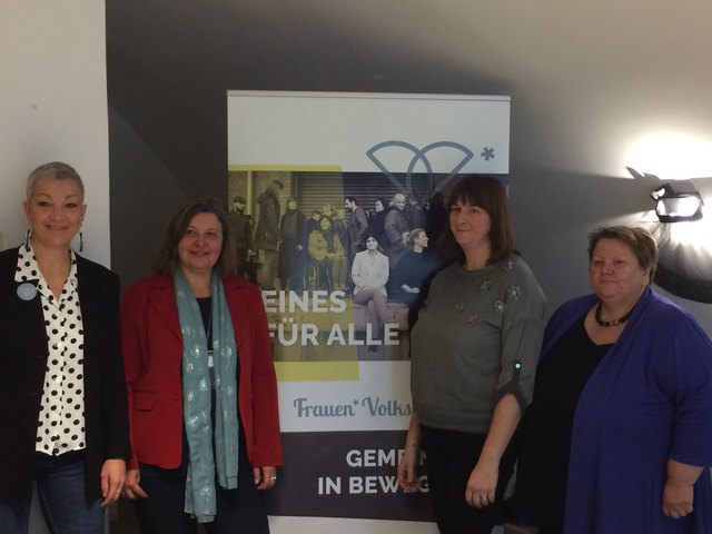 Susa Haberfellner, Michaela Petz, Bettina Reichhold und Sonja Reitinger wollen dafür sorgen, dass das Frauenvolksbegehren auch in Wels unterstützt wird. | Foto: Haslinger