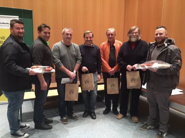 Glückliche Gesichter bei den Siegern des diesjähringe Wollschweinschnapsen vom Kaindorfer Musikverein. | Foto: MV Kaindorf