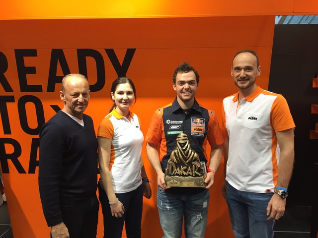 Gerhard Pichlmair (BRS Geschäftsstellenleiter), Carola Kressl (KTM Marketing), Matthias Walkner (Dakar Sieger), Chris Schipper (KTM Österreich-Geschäftsführer)