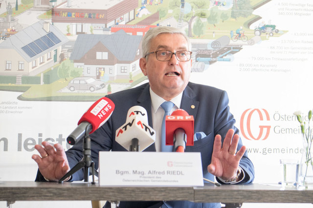 Gemeindbundpräsident Alfred Riedl erwartet vom Finanzminister den vollen Kostenersatz für die Abschaffung des Pflegeregresses. | Foto: Arnold Burghardt