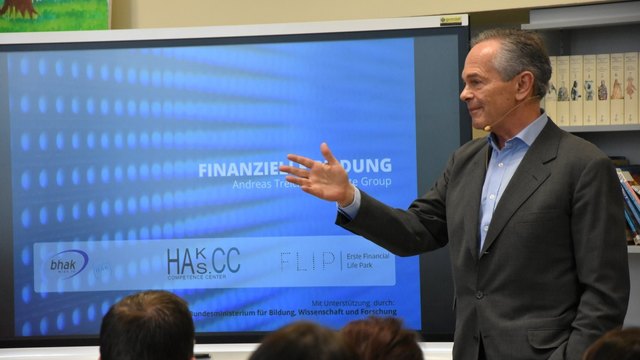 Andreas Treichl hielt einen Vortrag zur "Finanziellen Bildung" vor HAK-Schüler/innen. | Foto: (c) HAK.cc
