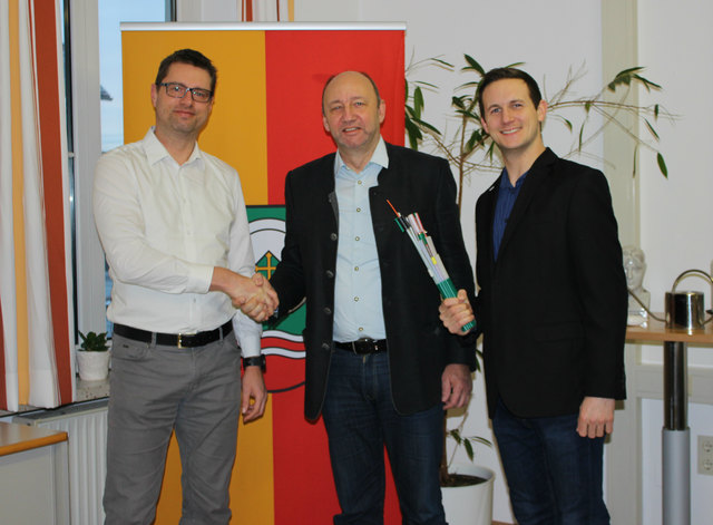 Infotech-Geschäftsführer Bernhard Schuster. St. Florians Bürgermeister Bernhard Brait und Dietmar Huber (Infotech). | Foto: Gemeinde St. Florian am Inn