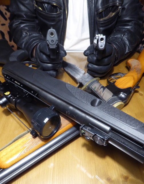 Johannes M. hat einige Waffen zu Hause - alle legal.