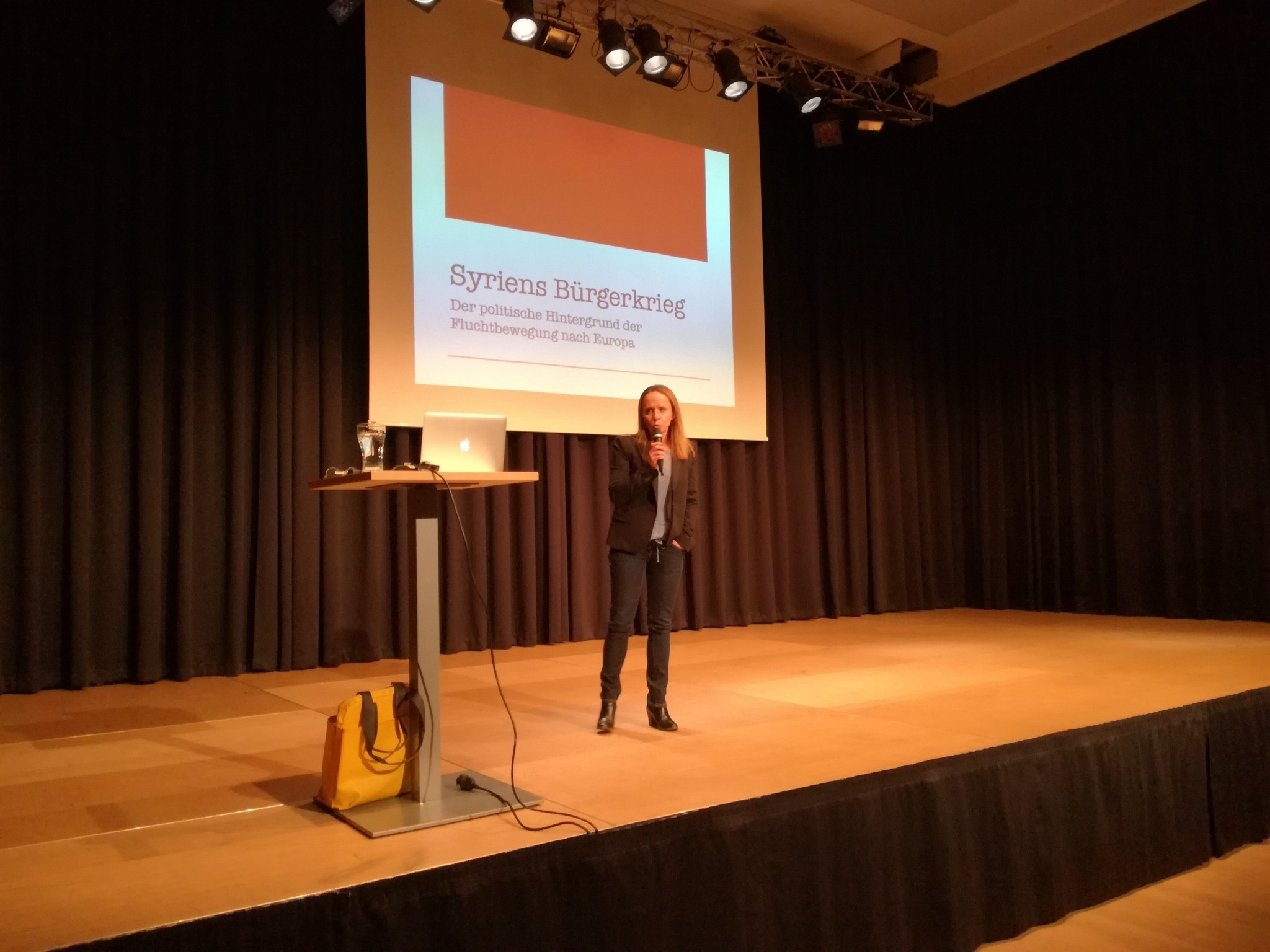Journalistin Petra Ramsauer referierte zum Thema „Die Konflikte in Nahost“ im Melodium in Peuerbach.