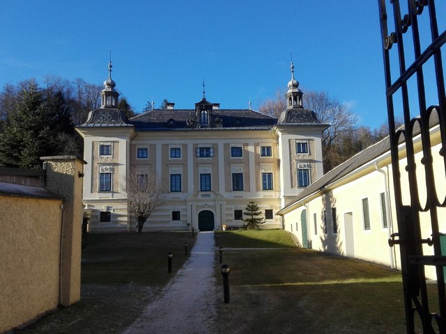 Auch an Schloss Kölnhof kommt man vorbei