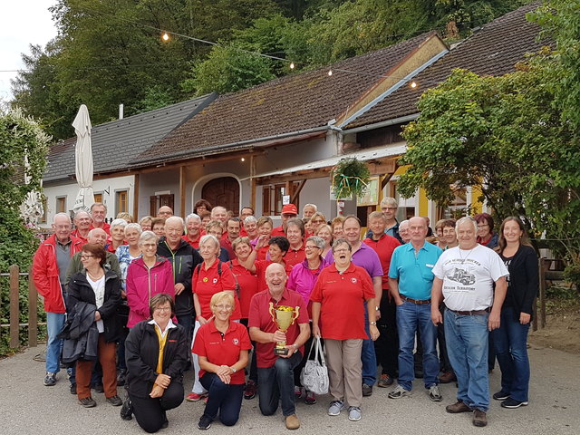 50 wanderfreudige Vitiser wanderten im Vorjahr in Herzogenburg. | Foto: Privat