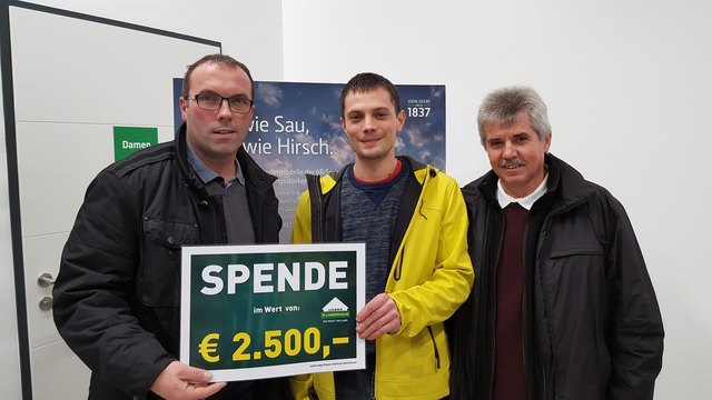 Spendenübergabe: Obmann Thomas Achleitner mit Martin Köchel und Geschäftführer Ernst Rechenmacher. | Foto: Lagerhaus Mostviertel-Mitte