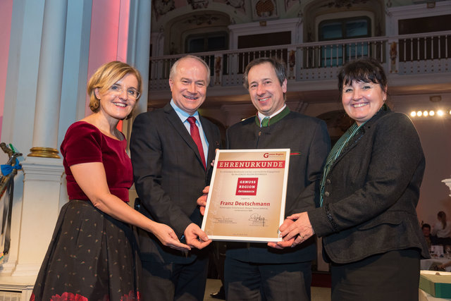 Margarete Reichsthaler, Obfrau Genussregion Österreich, LR Hans Seitinger Franz Deutschmann und 2. Landtagspräsidentin Manuela Khom | Foto: KK