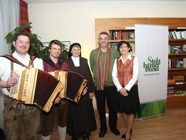 Eveline Mateju, Joschi Anzinger SR Christiane und das Harmonika-Duo der Gruppe VOIXliad