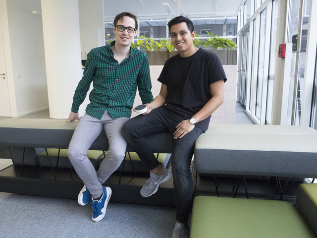 Dustin Steiner (links) aus Weißenbach bei Liezen und sein mexikanischer Programmier-Partner Guillermo Seis haben es mit ihrem Projekt unter die 20 besten Entwickler geschafft. | Foto: Dustin Steiner