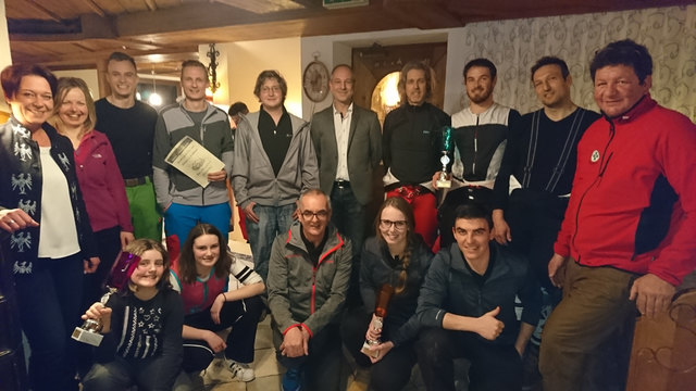 Zufriedene Gesichter gab es bei der Siegerehrung. Links im Bild BR Sonja Ledl-Rossmann, rechts Bgm. Hanspeter Außerhofer. | Foto: WK Reutte