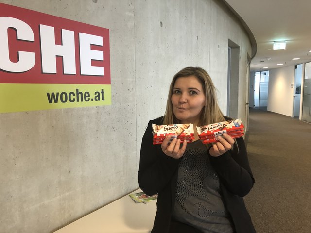 So süß, aber verboten: Das Kinder Bueno durfte aufs Foto von WOCHE-Redakteurin Martina Maros, blieb aber ungeöffnet. | Foto: KK