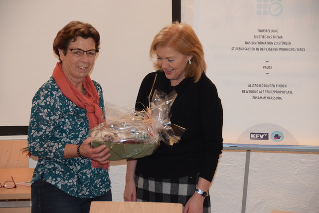 Anita Gössnitzer (Bürgermeisterin Obervellach und AK-Leiterin), Gerlinde Klammer-Minichberger (Referentin, Kuratorium für Verkehrssicherheit)