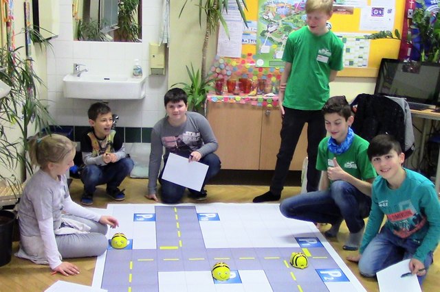 Besonders spannend war es die Bienen zu programmieren. | Foto: NMS Zurndorf