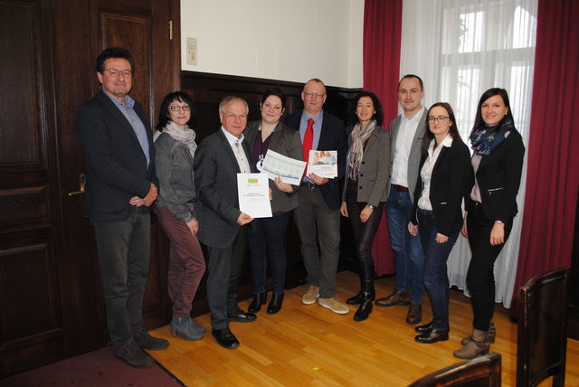 Vorstellung des Projektes: Josef Ober (3.v.l.), Eva Maria Adamer-König (4.v.r.) und Michael Koren (M.).