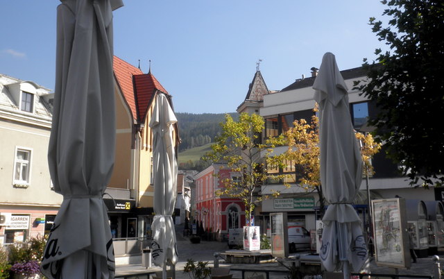 ... wenn auch in unserer alten Stadt bald wieder Buntes und wärmende Frühlings-Luft einziehen würde. Zurzeit kann man aber nur davon träumen.