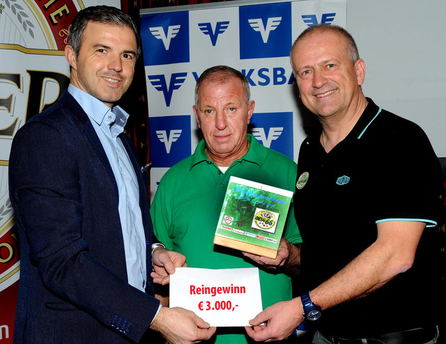 Sponsor Hannes Scheuchelbauer von der Volksbank NÖ, Mostviertel-Champion Ignaz Heigl und Organisator Hannes Zimola. | Foto: Franz Crepaz
