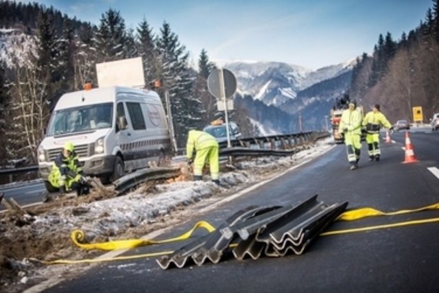 Die Mitarbeiter der Firma Franz Esletzbichler e.U. mit Sitz in Lunz am See sind rund um die Uhr für die Verkehrssicherheit im Einsatz. | Foto: privat