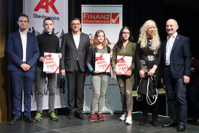 Einige Schüler der PTS Grieskirchen bei der Verleihung in Linz.