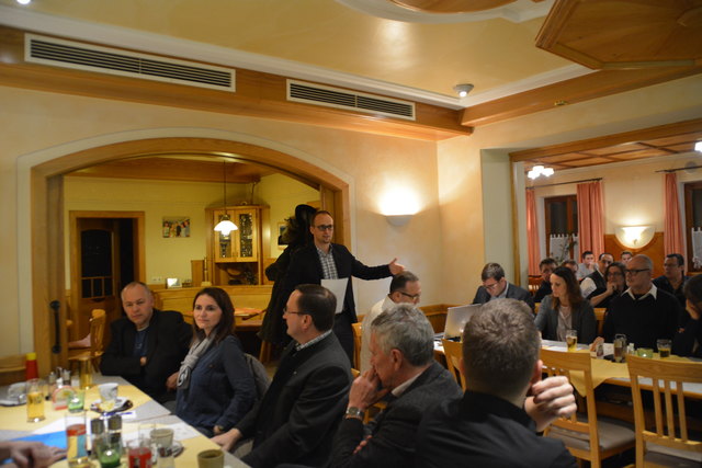 Die Mitglieder der Grestner Wirtschaftsgemeinschaft trafen im Gasthof "Zu den zwei Linden" aufeinander.