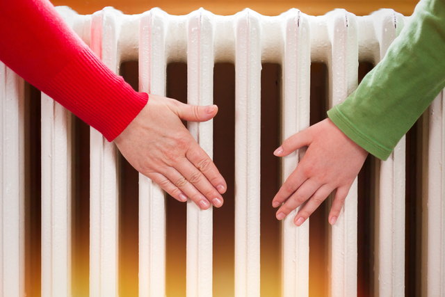 Die wohlige Wärme im Zimmer hat leider keine guten Auswirkungen auf die Schleimhäute. | Foto: misalukic / Fotolia