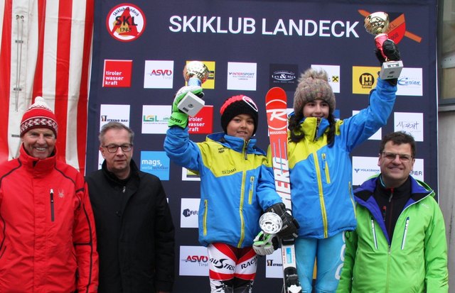 Die beiden Stadtkindermeister Silan Eroglu und Matthäus Zangerle mit SKL-Obmann Fuzzi Huber, Bgm. Wolfgang Jörg und StR Jakob Egg (v.l.). | Foto: Fuzzi Huber