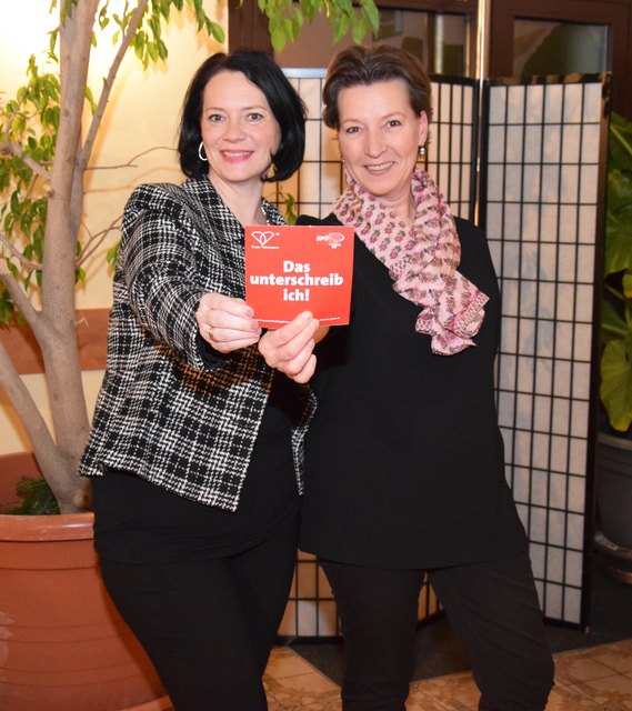Claudia Musil und SPÖ Frauenvorsitzende Gabriele Heinisch-Hosek stehen hinter dem Frauenvolksbegerhen. | Foto: privat