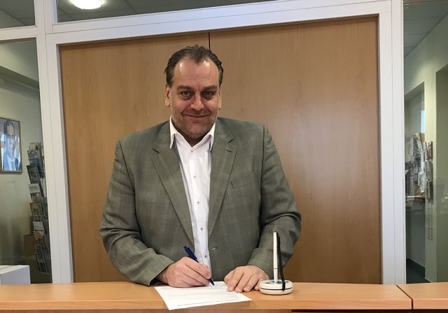 Einer der ersten, der sowohl das Frauenvolksbegehren als auch das Don't smoke-Volksbegehren unterschrieben hat, ist Nationalratsabgeordneter Andreas Kollross, Bürgermeister in Trumau