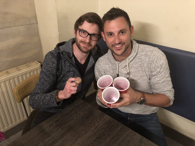 Johannes Brenner (l.) und Wolfgang Hüller veranstalten das Beer Pong Vienna 2018.