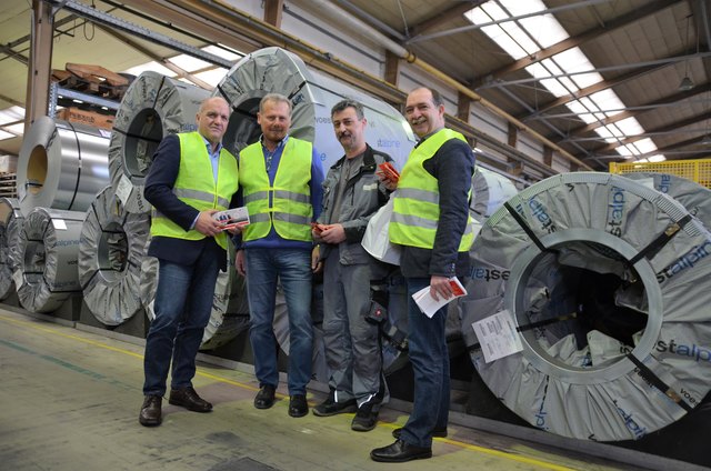 Betriebsbesuch bei Domofern: AK Niederösterreich-Präsident und ÖGB NÖ-Vorsitzender Markus Wieser, Domoferm-Angestellten-Betriebsrat Ernst Wildmann, Domoferm-Arbeiter-Betriebsrat Werner Veit, AK-Bezirksstellenleiter (Gänserndorf) Robert Taibl. | Foto: AK Niederösterreich/Gernot Buchegger