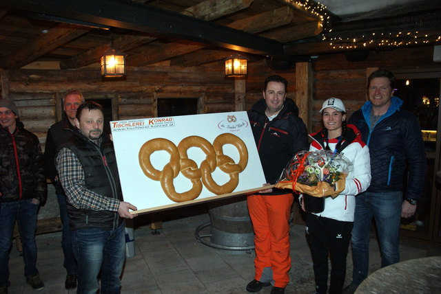 Empfang für die Olympiateilnehmerin Lara Wolf in See: Eric Francan, Daniel Konrad, Bernhard Pircher und Arthur Lercher (v.l.). gratulierten.