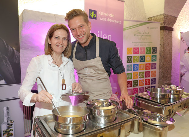 Haubenköchin Johanna Maier mit Sohn Didi | Foto: Franz Neumayr